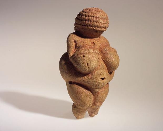 SenyoPunk's tweet photo. Operación bikini fallida por oposiciones
#EsculturasDocentes https://t.co/mPrcOsiDXR