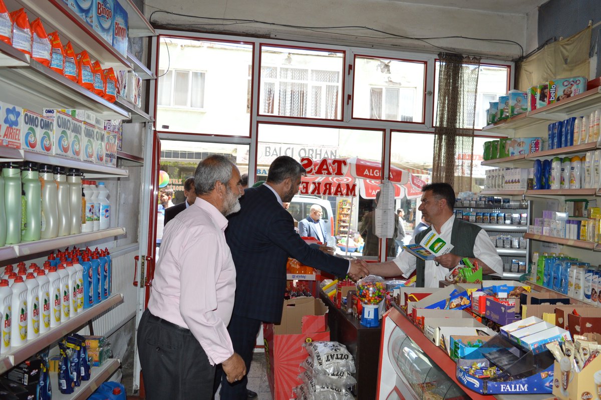 HudaParBitlis's tweet photo. Milletvekili adaylarımız, beraberlerindeki kalabalık bir heyetle birlikte, Adilcevaz ilçesinde esnaf ziyaretinde bulunarak, 24 Haziran seçimleri için destek istediler. Partimize gösterilen yoğun teveccüh, halkımızın adalette ne kadar susadığını gösteriyor. https://t.co/fJrVaj6c23