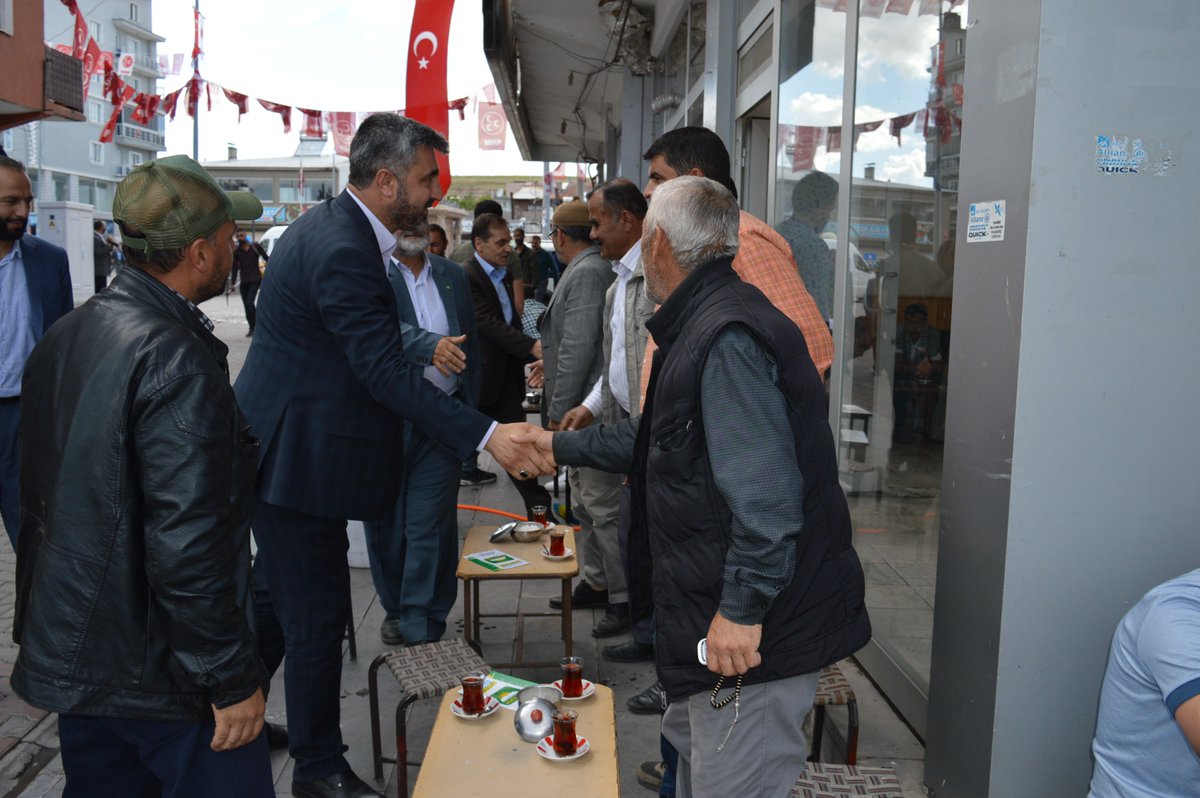 Milletvekili adaylarımız, beraberlerindeki kalabalık bir heyetle birlikte, Ahlat ilçesinde esnaf ziyaretinde bulunarak, 24 Haziran seçimleri için destek istediler. Partimize gösterilen yoğun teveccühten dolayı Ahlat halkına ve esnafına teşekkür ediyoruz.