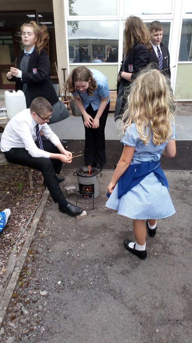 Sad to be finishing with @WhitbyHigh gardening group but we will keep in touch, hope they liked the roasted shmorse @merseyforest #nature4health @TCVtweets