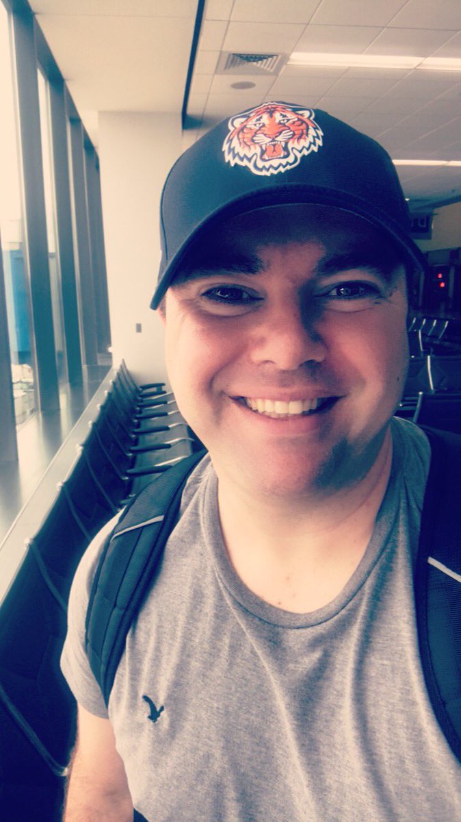 NoFrillsTeacher's tweet photo. So long Michigan! It was a pleasure sharing #FlipThePD with fellow educators. Up next, a quick stop in Chicago then finally heading back home to the Sunshine State ☀️ #OnTheRoadPD #360PD #360VRPD #OneSchoolAtATime https://t.co/DKk47J8DpI