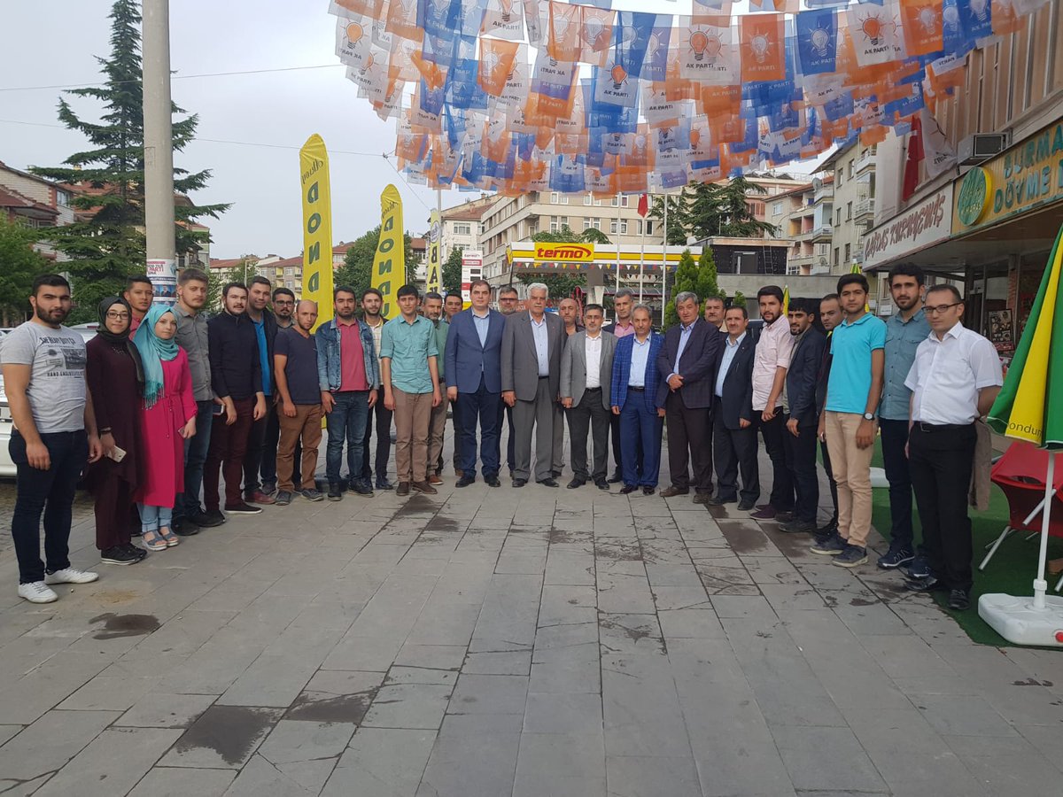 surucuas's tweet photo. Akşehirdeyiz. Esnaflarımızı ziyaret ederek vatandaşlarımızın duasını alıp bol kazanç diledik. 
#VakitAkşehirVakti 
#VakitKonyaVakti 
#VakitTürkiyeVakti https://t.co/Xr8TDc0Y5D