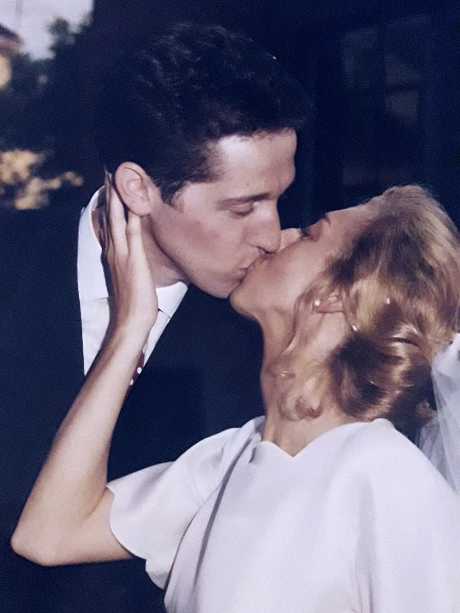 Bennoide's tweet photo. Nella gioia
Nel dolore
Nella salute
Nella malattia
19/6/1993 19/6/2018
E sono 25...
#wedding #anniversario #nozze #nozzedargento #celebration #venticinquesimo #love #married #matrimonio #25thanniversary #25th #family https://t.co/4Va0RmEXpM