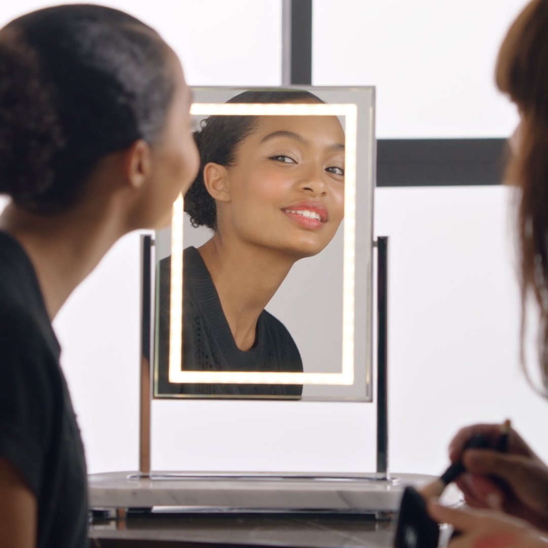 CHANEL on X: Yara Shahidi and Lucia Pica experiment with PALETTE
