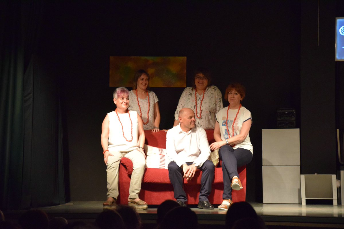 salipebreolot's tweet photo. Grup de Teatre 'SAL i PEBRE' a la segona representació de l'obra de Paco Mir 'NO ÉS TAN FÀCIL', el passat dissabte 16 de juny al Casal de Bonavista d'Olot. #salipebre #teatre #olot #olotcultura #garrotxa #catalunya https://t.co/iuEy8eQMPb