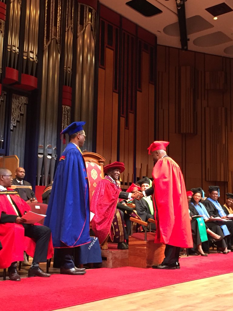 unisa's tweet image. Sibanda Mclean, conferred with the degree of Doctor Of Laws (LLD)
#2018UnisaGraduates #UnisaGrad #DefineTomorrow