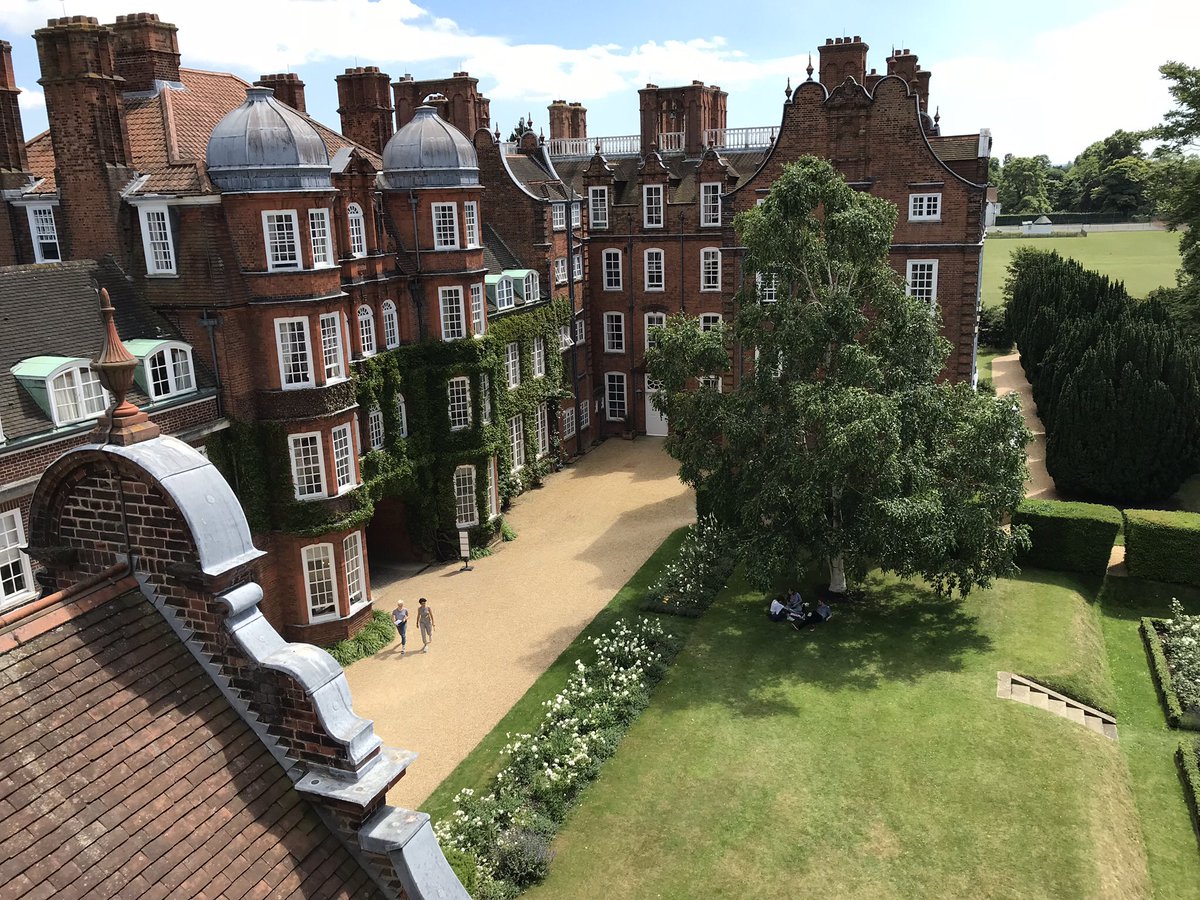 AndyKite2's tweet photo. A fantastic view from the roof @Newnham_College of the superb grounds and buildings. #Cambridge #historicbhildings #collegelife #goodmaintenance https://t.co/qYfBieF57i