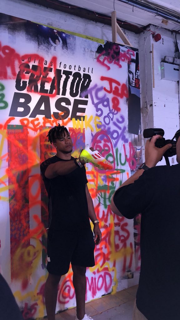 InsideRugbyLtd's tweet image. Great evening with @adidasUK at their #CreatorBase where @anthonywatson_ got to design his own #glitch boots #HereToCreate