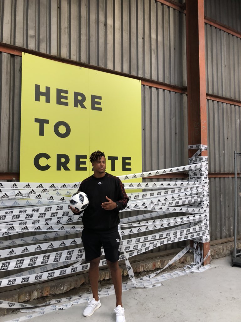 InsideRugbyLtd's tweet image. Great evening with @adidasUK at their #CreatorBase where @anthonywatson_ got to design his own #glitch boots #HereToCreate