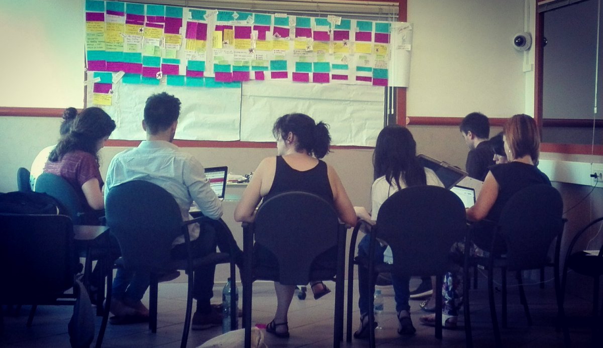 MasterGrupos's tweet photo. Preparando, trabajando, analizando, creando. El Módulo II sigue con el trabajo de análisis y supervisión. #losmartestambiénmolan @Lab_Psic_Soc @FacPsicoUB https://t.co/tD3ydIkF5M