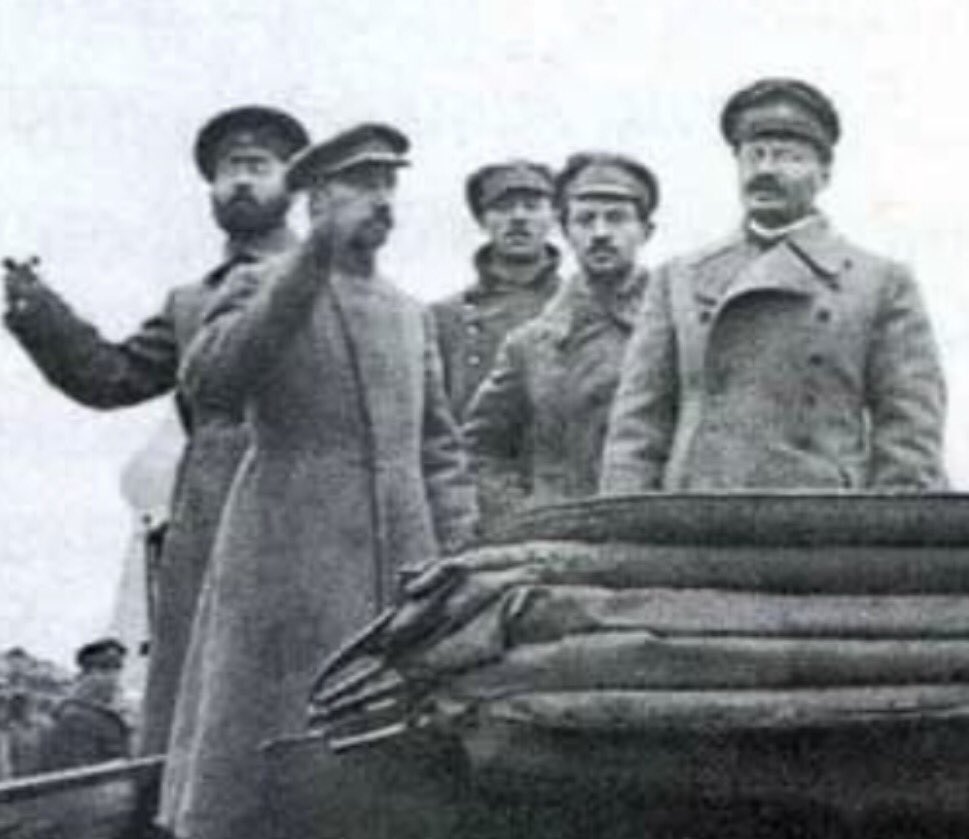 "Русская" революция. Да здравствует Красная Армия. 

Состав реввоенсоветов ⬇️✡️