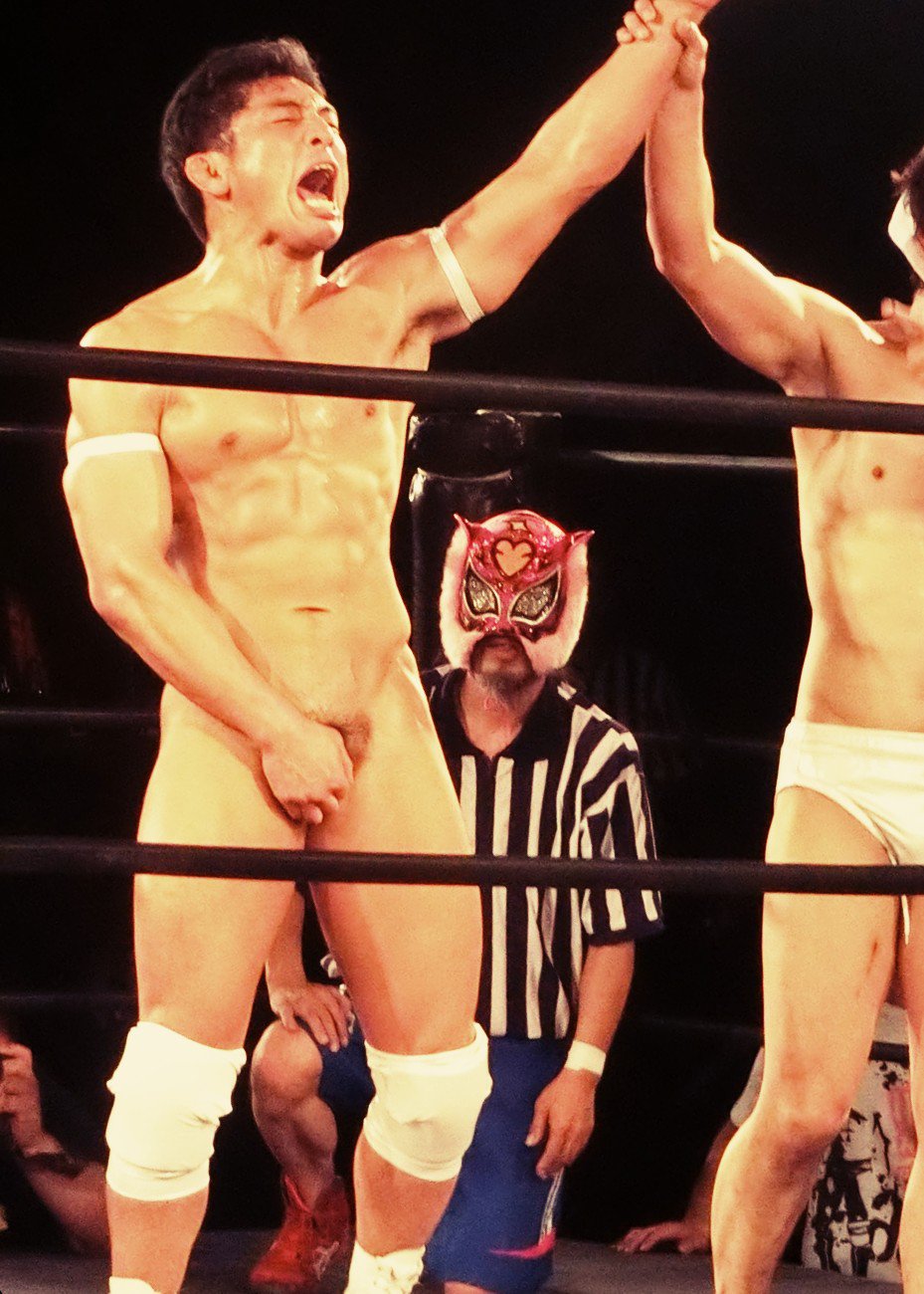 KG (FT) on X: 今やプロレスも全裸でやる時代！ t.coFrYBpXlmyW  X