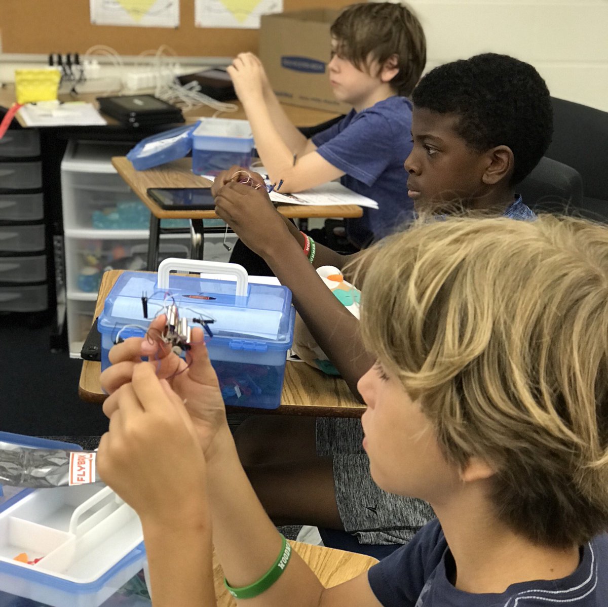 WA_Camps's tweet photo. Motors, Lift, & Propulsion. Build & Fly LEGO Drones Camp is having fun building and learning this week! Sign up for Week 6 in the bio. 🚁✍🏽• • • @woodwardacademy #wacamps #wa #woodward #woodwardway #summercamps #summercamp #collegepark #summer2018 #lego #legos #flybrix https://t.co/yh4a7jRmQu