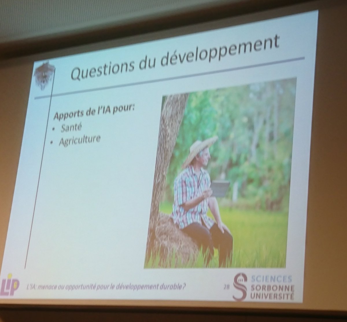 r_salenbier's tweet photo. Conférence @AFD_France #IA et dev durable Jean Daniel Ganascia et @GaelGiraud_AFD Multitudes d'applications de l'#IA au service du développement :santé, agriculture, biodiversité, énergie, gestion des catastrophes, éducation, climat #numdev https://t.co/un6WwcRuiD