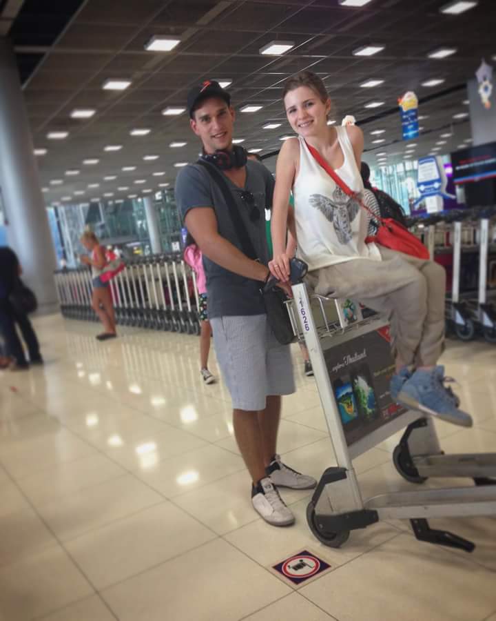 VladGherman's tweet photo. POZA BONUS! 😂 Din cutia cu amintiri! Prin aeroport...✈️🛒 #part12 #funny #moments  #weare1 https://t.co/bDhZejf3in