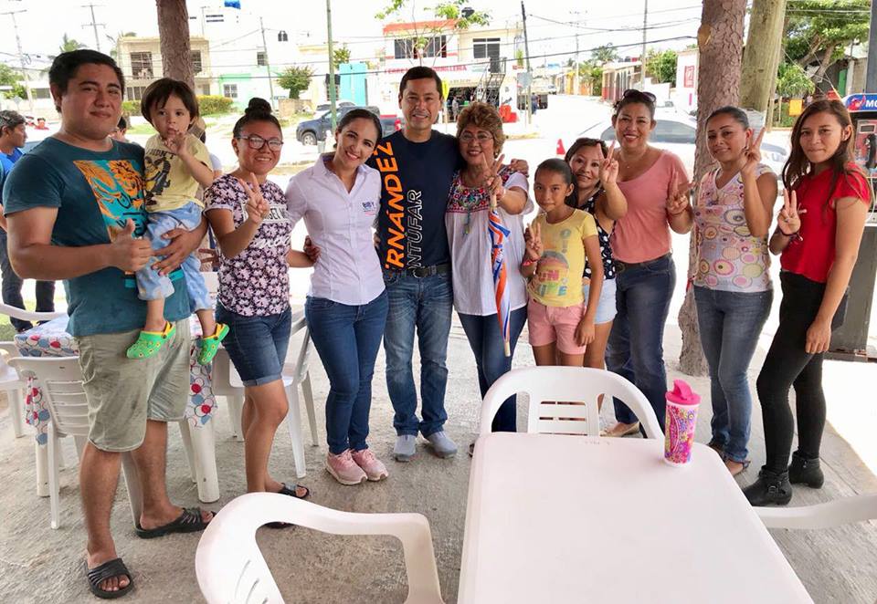 EliseoFdzM's tweet photo. 1/2
Día 49
#Reforma #PresidentesDeMéxico
📟#10km Σ=427
#CanchaTechada con ejercitadores y #ParqueVerdeBienAlumbrado son dos de las propuesta que platiqué con los vecinos.
Este 1 de Julio #VotaPAN y hagamos #ElCambioQueCampecheNecesita
#EFM
#SeremosEjemploDeBuenGobierno https://t.co/NRdPLZVQk1