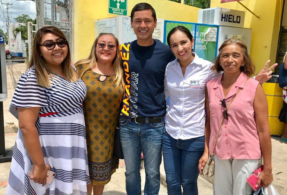 EliseoFdzM's tweet photo. 1/2
Día 49
#Reforma #PresidentesDeMéxico
📟#10km Σ=427
#CanchaTechada con ejercitadores y #ParqueVerdeBienAlumbrado son dos de las propuesta que platiqué con los vecinos.
Este 1 de Julio #VotaPAN y hagamos #ElCambioQueCampecheNecesita
#EFM
#SeremosEjemploDeBuenGobierno https://t.co/NRdPLZVQk1