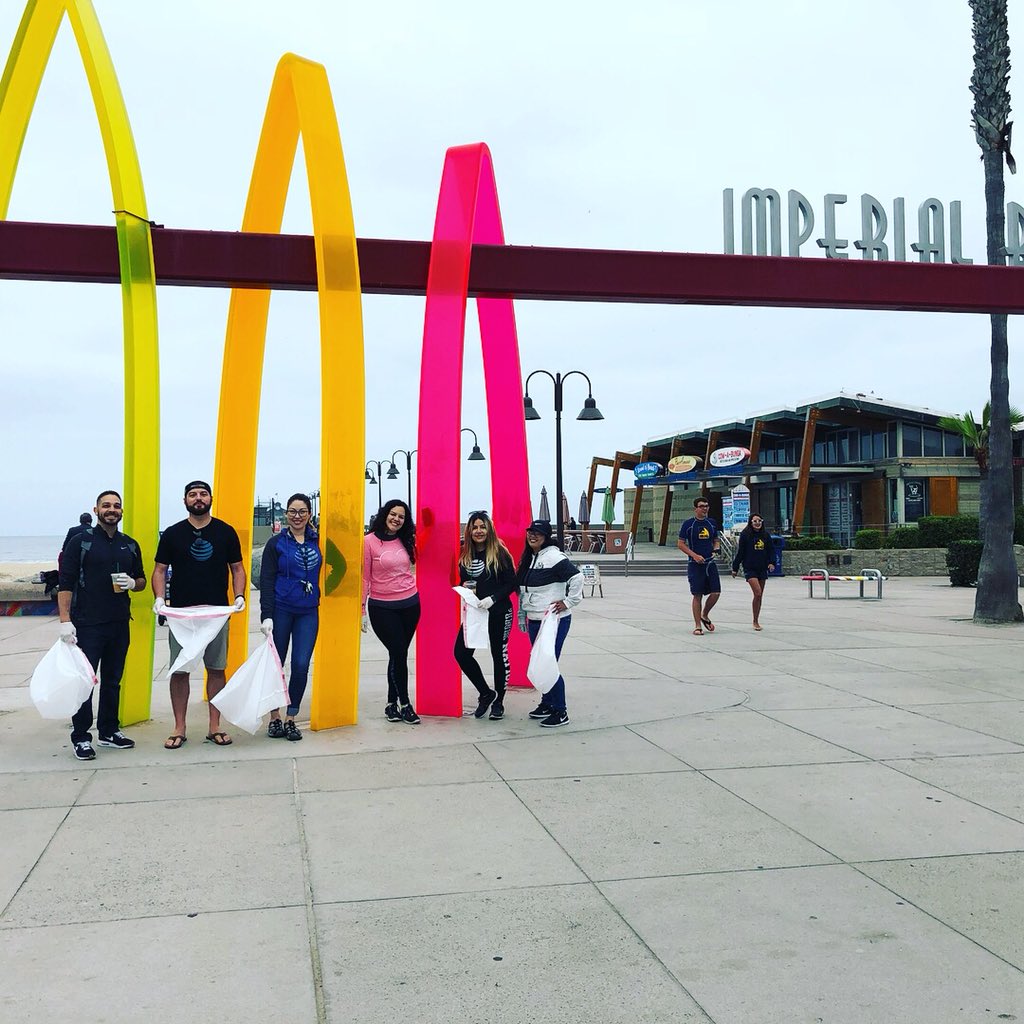 att_sdhoc's tweet photo. Thank you team for making this possible! We came together to give back to our community 💙🌐 #LifeAtAtt #BeachCleanUp #Volunteers https://t.co/QYxYJDUNyS