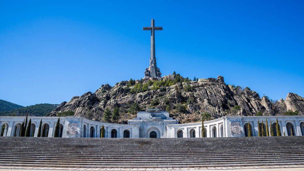 PP i Ciutadans demanen tacte i consens per la tomba del dictador i mà dura i presó pels de les urnes de l'1 d'octubre. Tot molt coherent
#democràciamadeinPPiCs