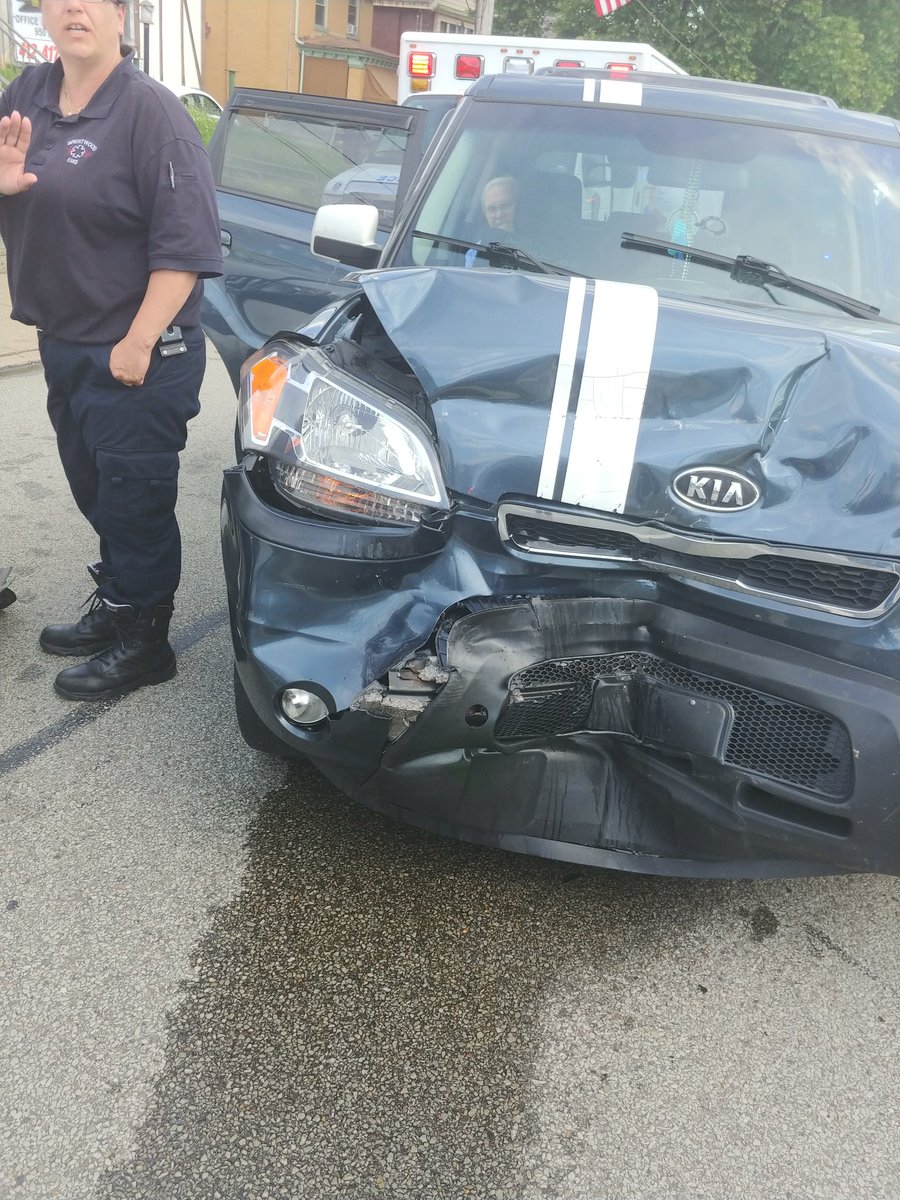 JanelleCheer's tweet photo. My mom was in a serious car accident with my grandpa. Both are okay https://t.co/SIDlrZH6Qa