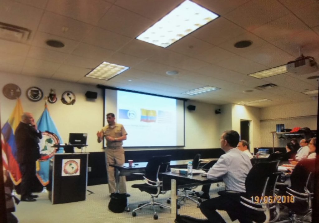 EsdegCol's tweet photo. Presentación #SubdirectorEsdegue BGCIM Oscar Eduardo Hernández, ante alumnos #Esdegue #EPFAC #ESICI en el #CHDS Práctica geoestratégica internacional para estudiantes de posgrado. Visita a Washington Centro de Estudios Estratégicos en Seguridad Hemisférica William J. Perry. https://t.co/7HuuSu03Z1