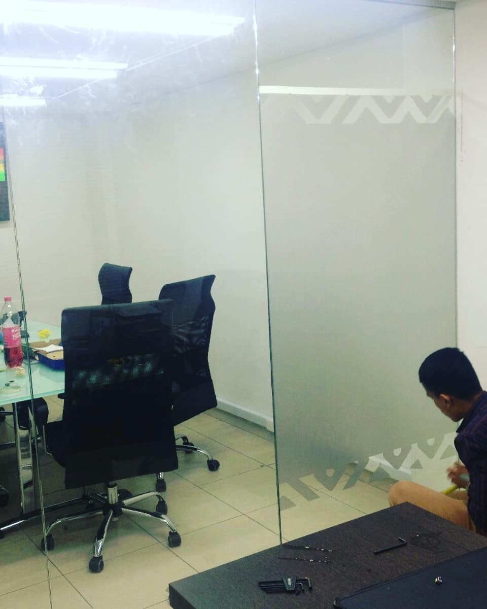 stitchdbcc's tweet photo. Diseño, impresion, corte e instalación de vinilo frost para oficina AFINVA usado como tablero. https://t.co/pYftAmSB7X