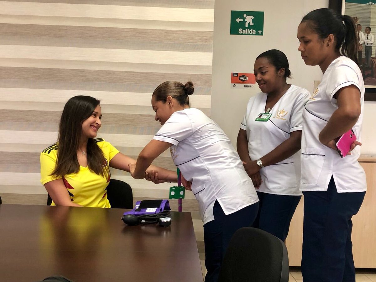 Aprendices del programa Técnico en Salud Pública adelantan ejercicio de toma de presión por los diferentes ambientes y puestos de trabajo del <a href="/SENAComunica/">SENA</a> Regional #SanAndrés como parte del proceso de formación que adelantan