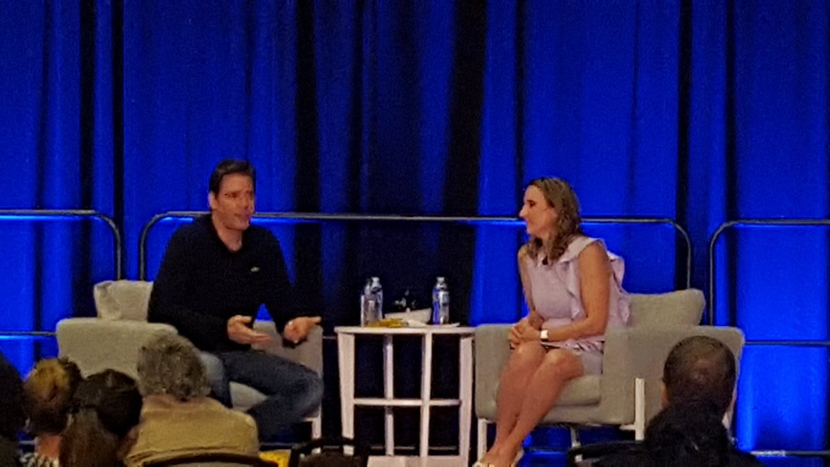 InnoCalling's tweet photo. Co-host Erin Smith killing it with Jeff Sinelli, CEO Which Wich #entreSumDFW @InnoCalling https://t.co/PzgygHeTaK