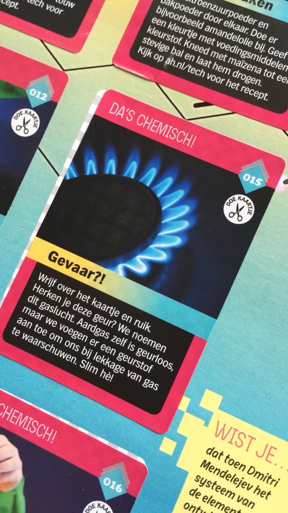 VUIG's tweet image. Dat je vreest dat je een gaslek hebt, je hele huis al snuivend onderzoekt, en dan ontdekt dat je dochter gewoon haar #Techistegek plaatjes van de @albertheijn zit in te plakken. Phew! Misschien niet de meest handige keuze voor een plaatje met geur...🤨