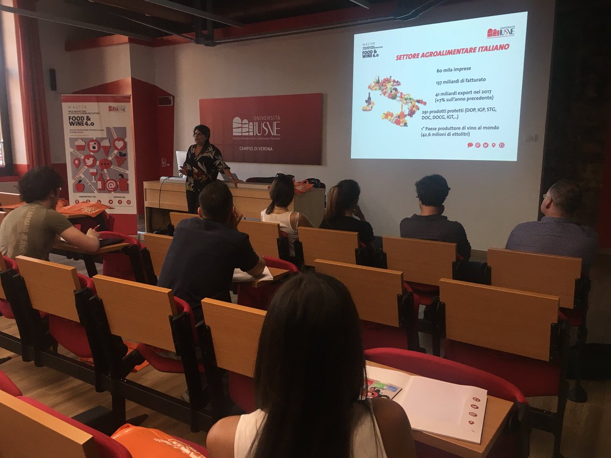 MasterFoodWine's tweet photo. Per questo appuntamento siamo a Verona! È appena cominciato l’#OpenaDay del @MasterFoodWine 4.0 - Web Marketing & Digital Communication.
Avete già scoperto come mettere in tavola il vostro futuro?
#master #iusve #iusvefamily #iusvefoodies https://t.co/bdoVqKGmUz