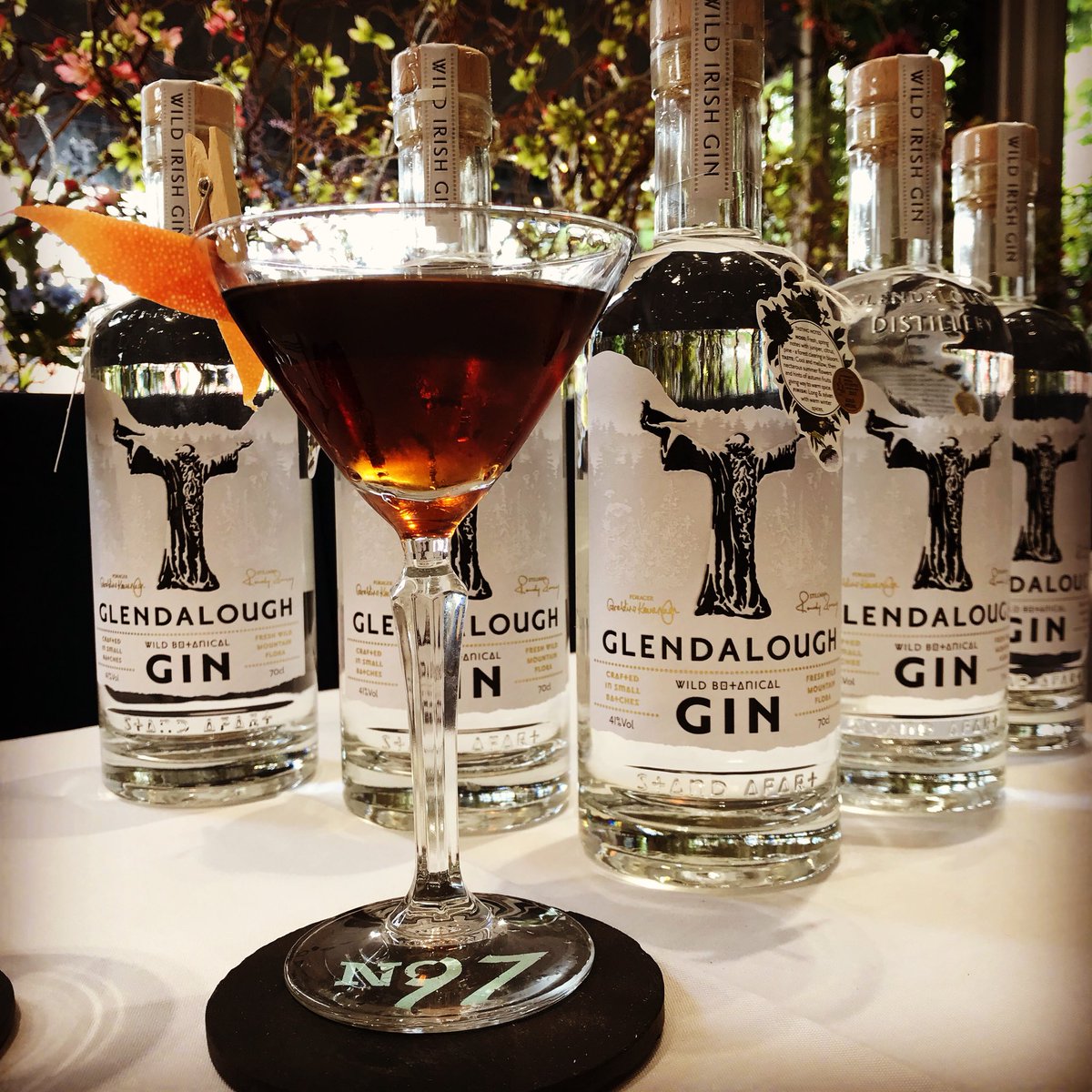 It’s National Martini Day. 🤗👯 Get yourself down to One One Four for a extra special @glendaloughdistillery Martini #glendaloughdistillery #martini #nationalmartiniday #gin #teddington #oneonefourteddington #highstreet #tuesday #ginislife #casualfinedining #lightboxbrands