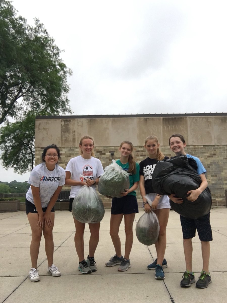 Environmental Club members pulling weeds out of the planters so we can plant tomorrow morning! Be there at 7:30 if you would like to help! Remember we will have the help of master gardeners! 🌳🌎🌷