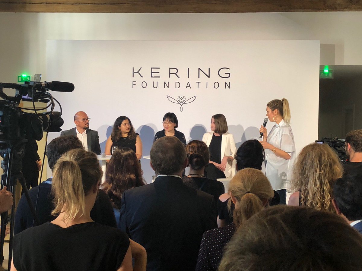 Parce que l’empowerment des femmes est l’un de ses combats. Parce qu’elle aussi a eu l’honneur de recevoir ce Prix il y a 8 ans, <a href="/SakinaMsaParis/">Sakina M'sa</a> est venue apporter son soutien aux lauréates du Prix <a href="/KeringForWomen/">Kering Foundation</a> des entrepreneurs sociaux 
#Inspiring