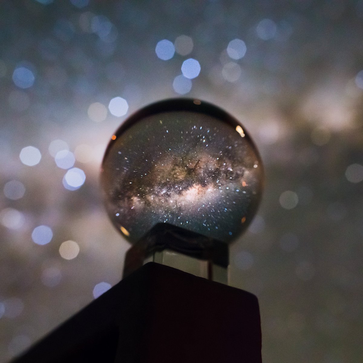 astro_jcm's tweet image. I took this shot of he Milky Way through a crystal ball a few days ago at Paranal Observatory. It looks like a cosmic marble!
#AstroPhotography