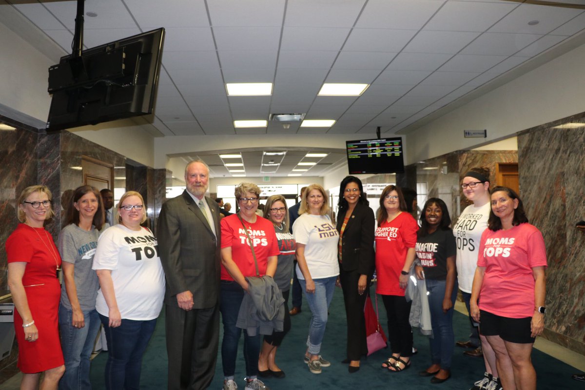 LA_Regents's tweet photo. Commissioner @KimHunterReed with Kristen Callais, Paula Rome and our #TOPSMoms at the Capitol today >> #SupportLaHigherEd #LaLege #LaGov #TOPS @LOSFA https://t.co/hoo1K70ovG