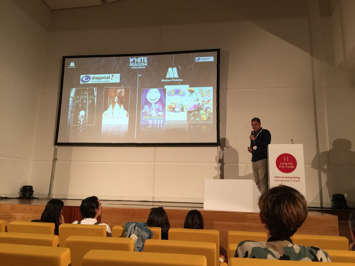AlexBasAbril's tweet photo. Hoy en el #ConectaFICTION2018 @Tony_Albert_007 ha presentado #WhiteDragons con un muy buen pitch en el #copro #digiseries 
Aunque sea a distancia, un proyecto al que le tengo cariño infinito
@motionPicSa @DiagonalTV https://t.co/kWxSbsSyQj