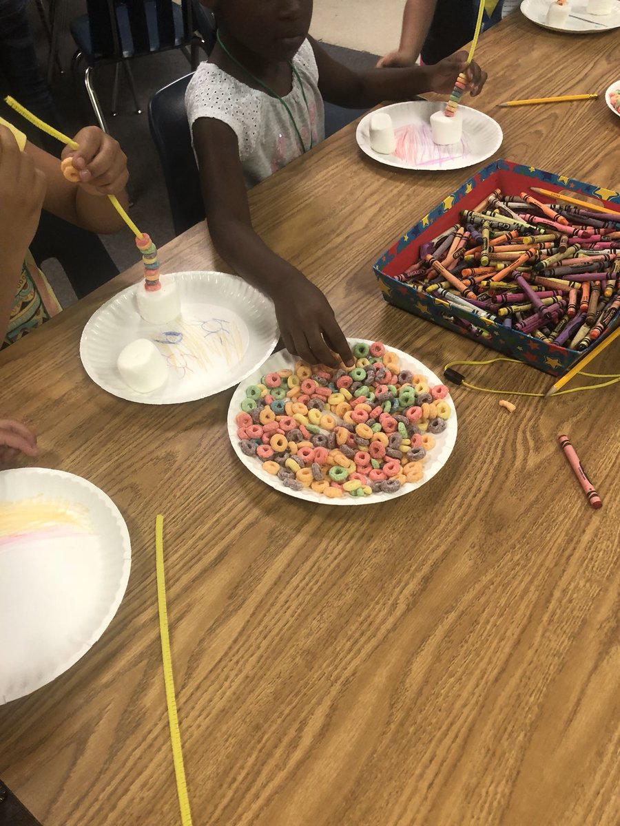 EASAGE_CFB's tweet photo. After a rainy morning, we found a rainbow! #CooktheBook made rainbows out of fruit loops and marshmallows after reading The Rainbow Fish. #EASummerFun https://t.co/AdCD3PTGGb