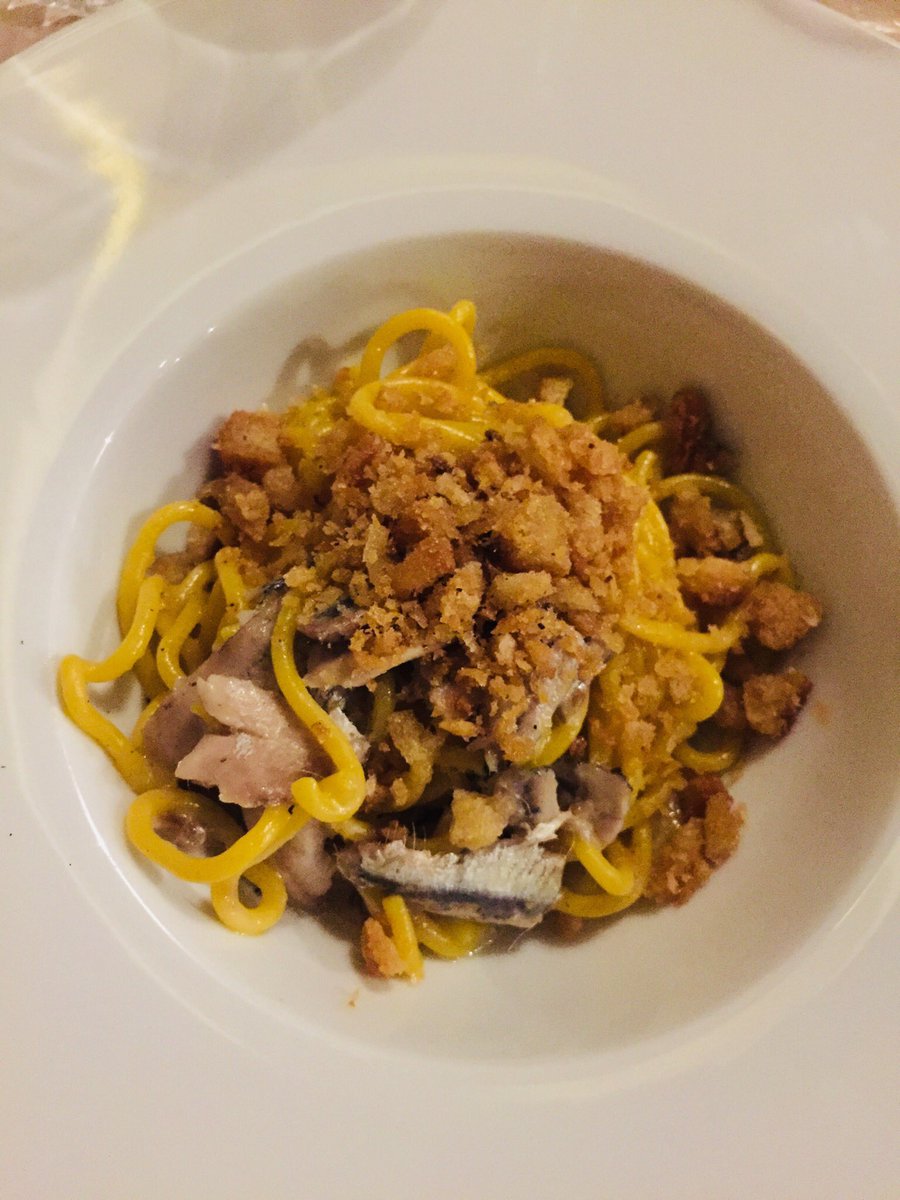 Nel quartiere San Paolo di Roma è nato da poco Saulo, un favoloso ristorante nel cuore del Sepolcreto Ostiense🗿

Spaghettone fresco burro e alici con polvere di pane 🍝

#saulo #roma #spaghettone #burroealici #hungrybear 🐻❤️