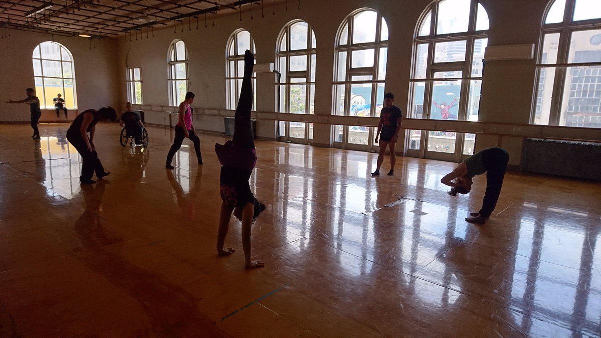 AXISDanceCo's tweet photo. Roya the Destroya turning the first day of #AXISChoreoLab18 upside-down!

#AXISDanceCompany #AXIS4Artistry #Dance4all #AXIS4Inclusion #uhaveabodyucandance https://t.co/tXT6eeHTA5