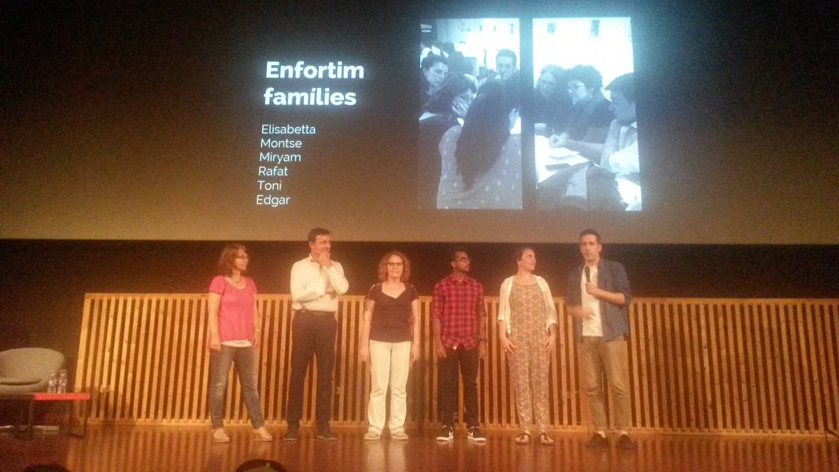 AlexCastillo444's tweet photo. #EDhackRetorn 
Projecte Enfortim famílies.
Projecte horitzontal.
Molt realista.
Diferent als projectes habituals als que estem acostumats al Raval https://t.co/JD84Th74WC