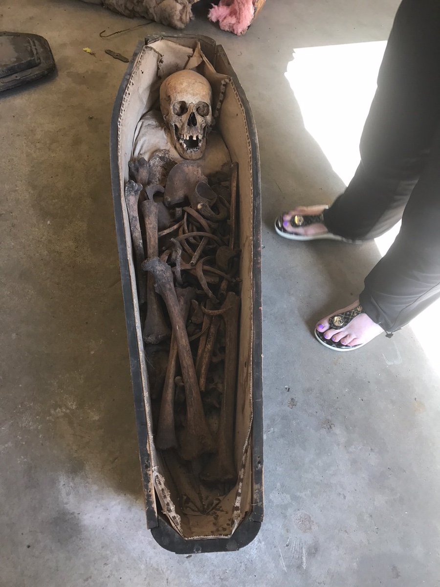 Human remains found inside coffin at building being renovated in Derby: kake.com/story/38452833… #KAKEnews