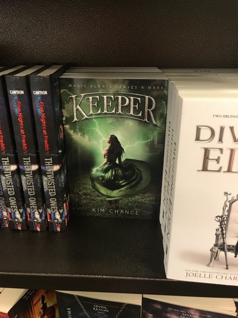 ivizory's tweet photo. I went yesterday to BN to write for a while but I also went to search for #KeeperintheWild @_KimChance https://t.co/OMaDQmZY1t