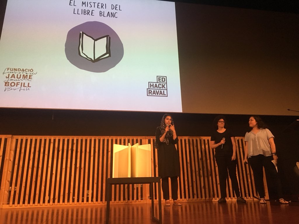 equitatorg's tweet photo. Projecte 6: #elmisteridelllibreblanc Metodologia personalitzada, gamificada i deslocalitzada per estimular la motivació dels estudiants de 1r d’ ESO, i així, reduir l’abandonament 
#EDhackRaval
#EDhackRetorn https://t.co/PnzQoN9Lqf