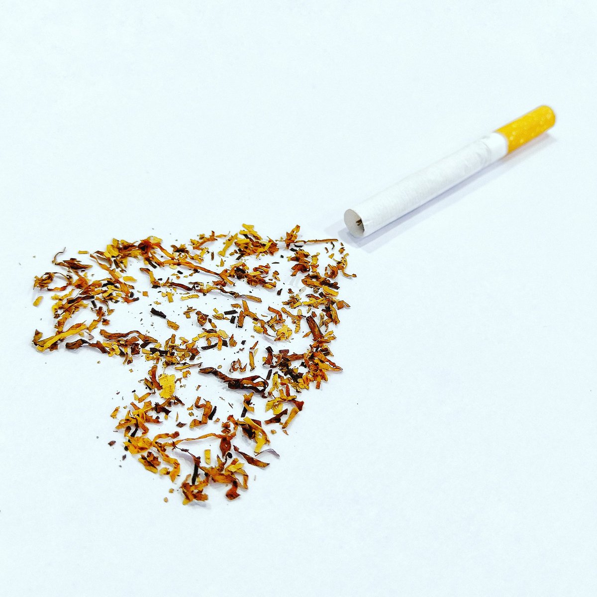 Cigarette love
#JEGPHOTOGRAPHY #JEG9220
#cigarettes #cigarette #love #lovesmoke #marlboro #white