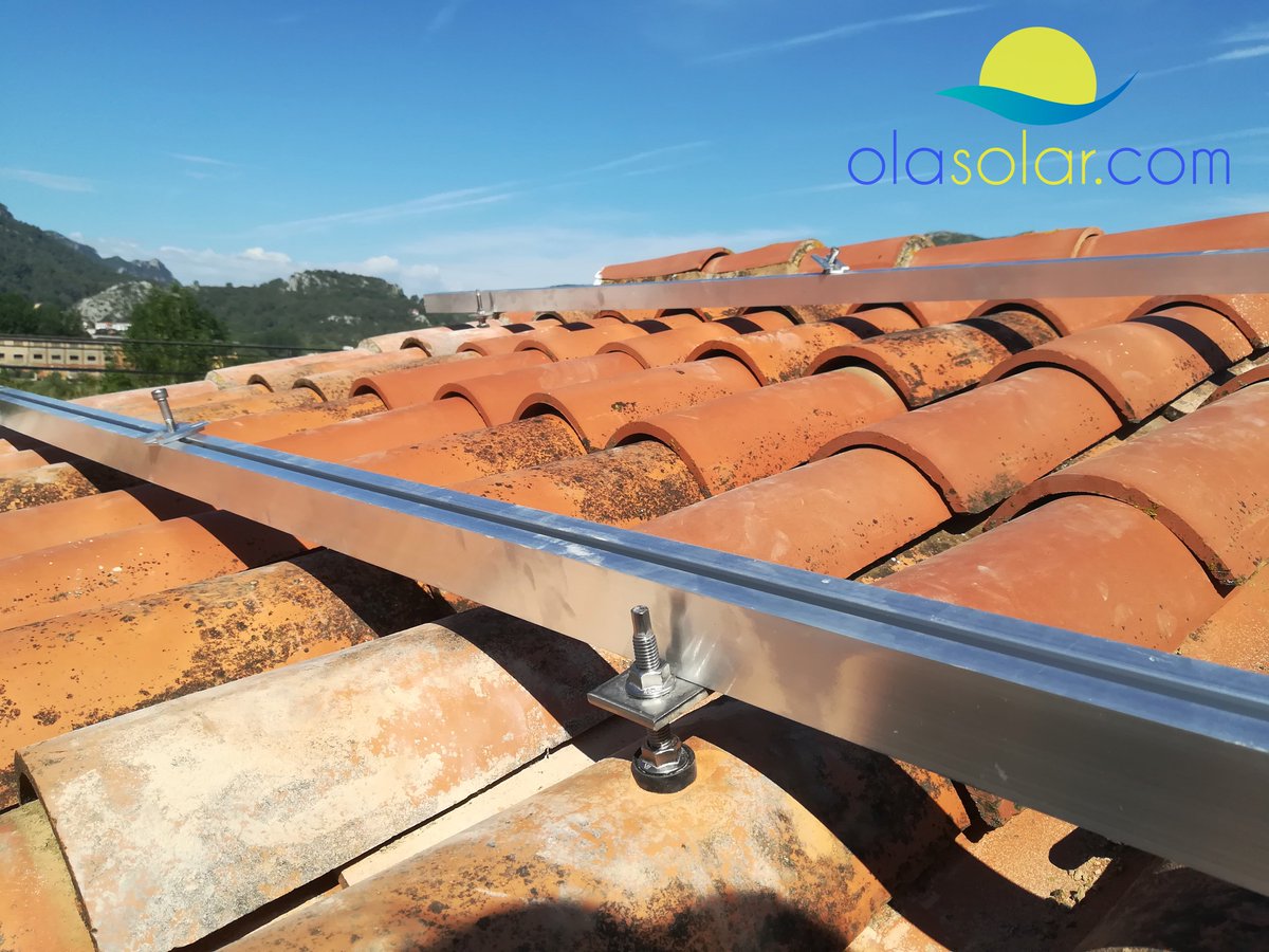 solar_ola's tweet photo. Montaje| Casa de campo1,08kWp para abastecer consumos estacionales. ¡ Que mejor manera de aprovechar el sol! 🌞🔋👨‍🔧👩‍🔧🦎

+info técnica https://t.co/9cZAh7BpCg https://t.co/fk9PFwJ6Ar