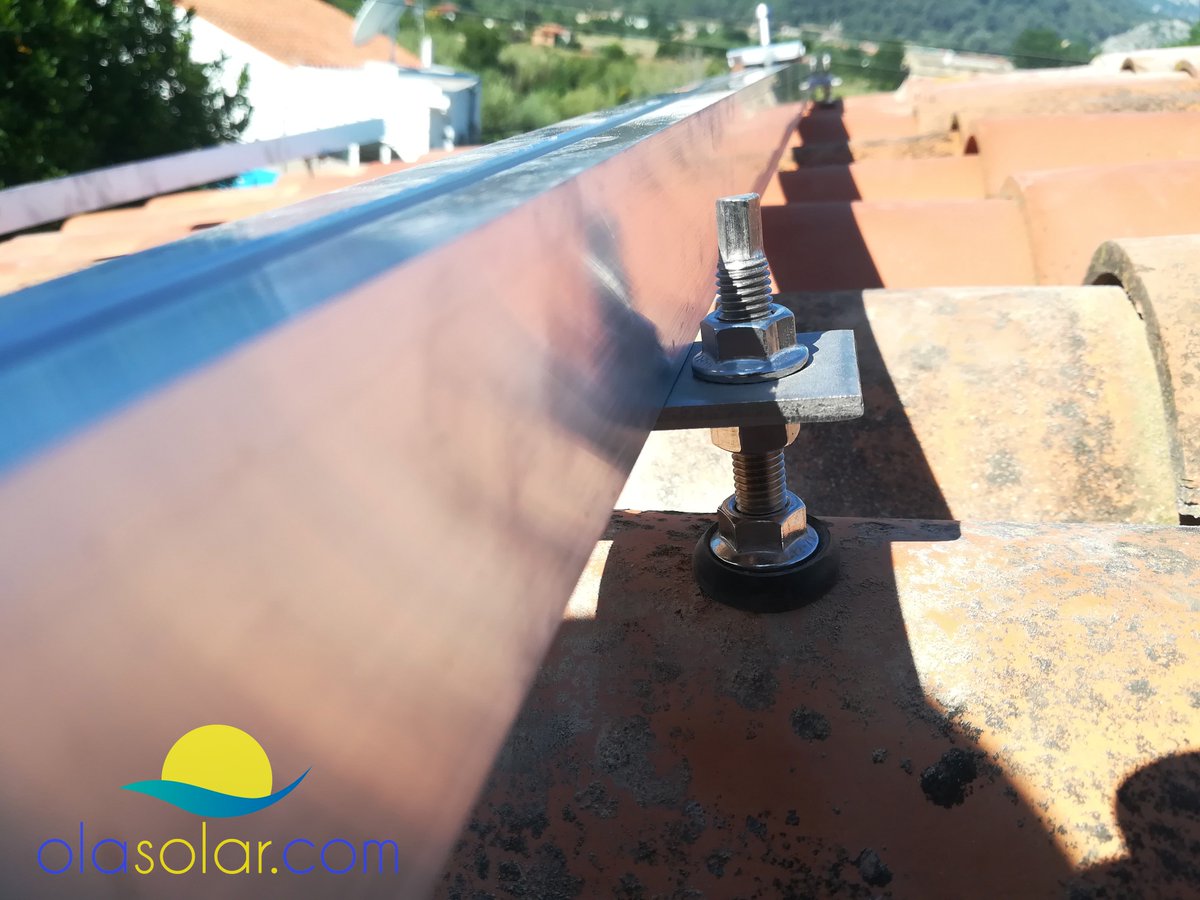 solar_ola's tweet photo. Montaje| Casa de campo1,08kWp para abastecer consumos estacionales. ¡ Que mejor manera de aprovechar el sol! 🌞🔋👨‍🔧👩‍🔧🦎

+info técnica https://t.co/9cZAh7BpCg https://t.co/fk9PFwJ6Ar