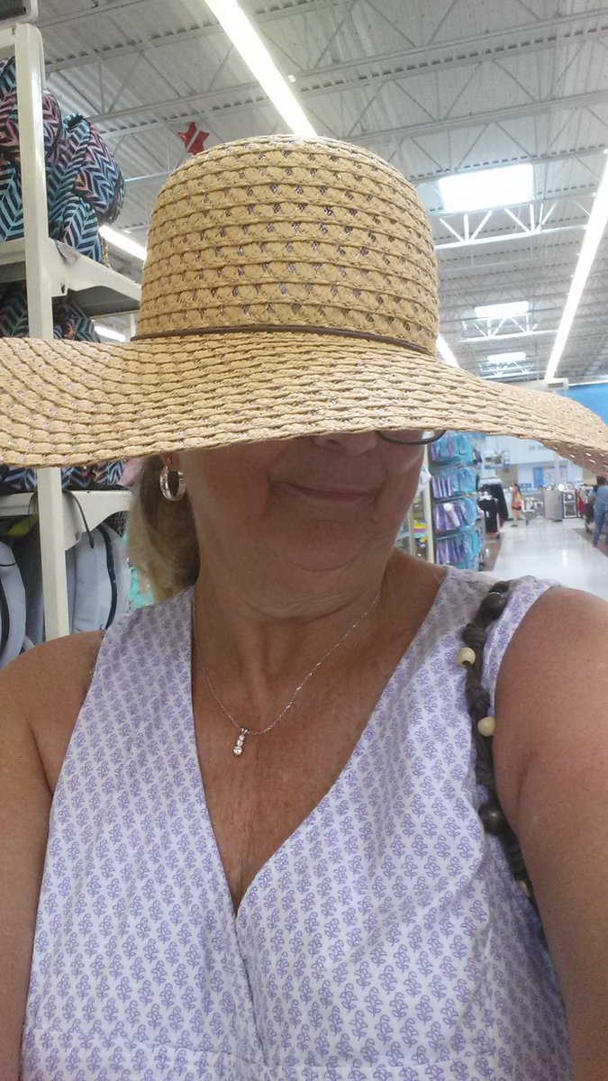 dtift77's tweet photo. #poolhat You be the judge https://t.co/XgqbH8OYYP