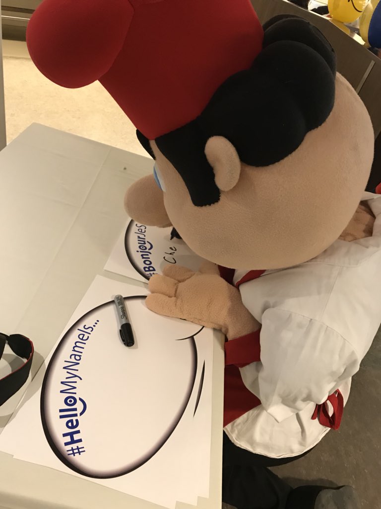 OttawaHospital's tweet photo. Fun fact: Chef Gabe has surprisingly good penmanship. 

We love getting Gabe involved in #HelloMyNameIs. He has no problem introducing himself to people! 

#TOHSAW #StaffAppreciationWeek #GabrielPizza #ChefGabe https://t.co/kf57gqriV5