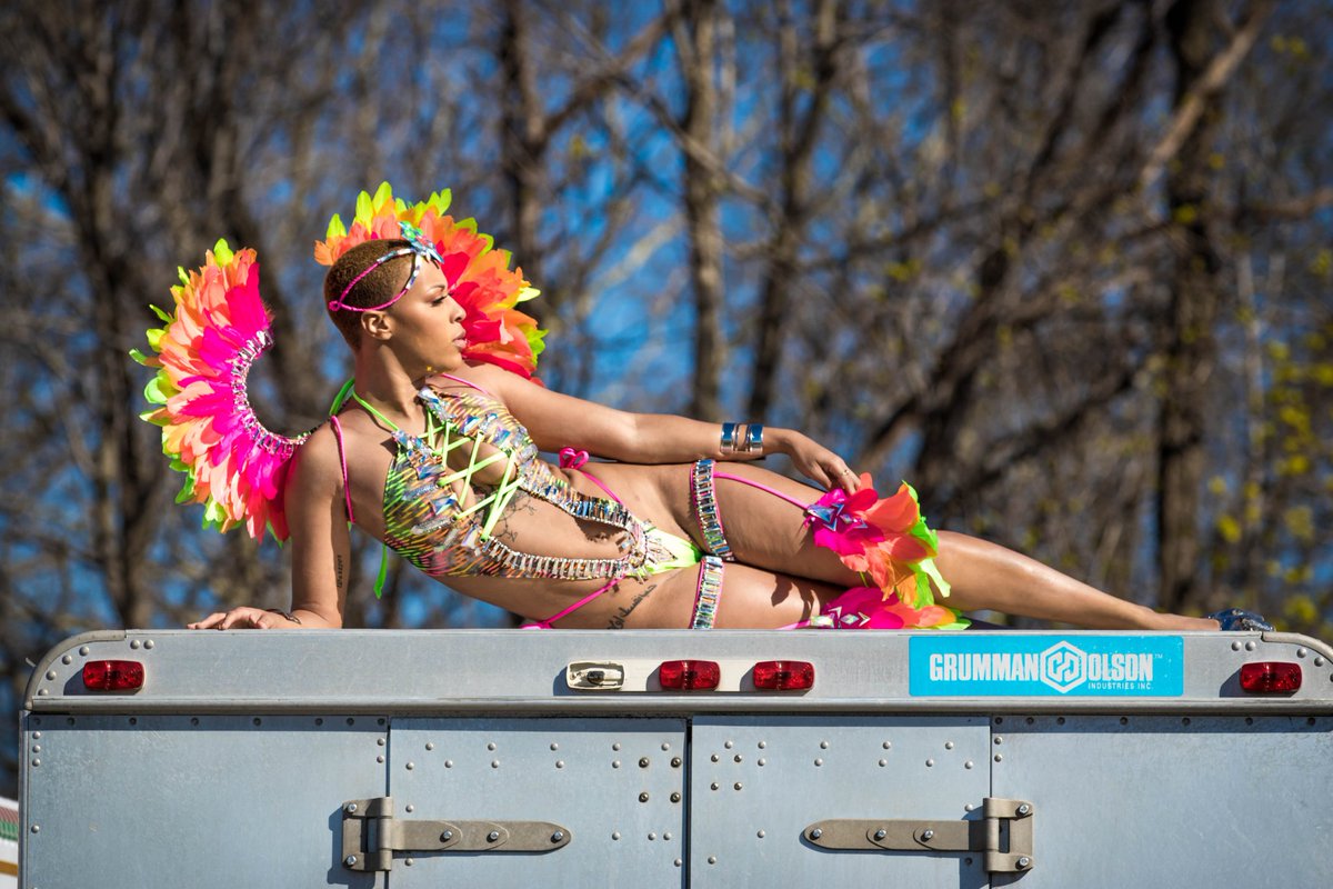 detailzcarnival's tweet photo. District 2 Editorial ๐๐๐
@detailzmas @madesaturday
@befreckle
#detailzmas #brooklyncarnival #fete #MadeinNYC #MadeinBrooklyn #carnivalbody #socascene #ootd #instafashion #vintage #fashionblogger #fashionista #streetstyle #stylish #comfort #womensweardaily #instastyle #ss18 https://t.co/KMeQIKwj4y