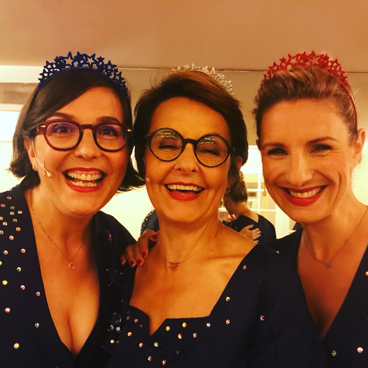 Dernière de la saison en mode #fifa2018 #AllezLesBleus #lafabriqueakifs au <a href="/THEATREdlOEUVRE/">Théâtre de l'Œuvre</a>